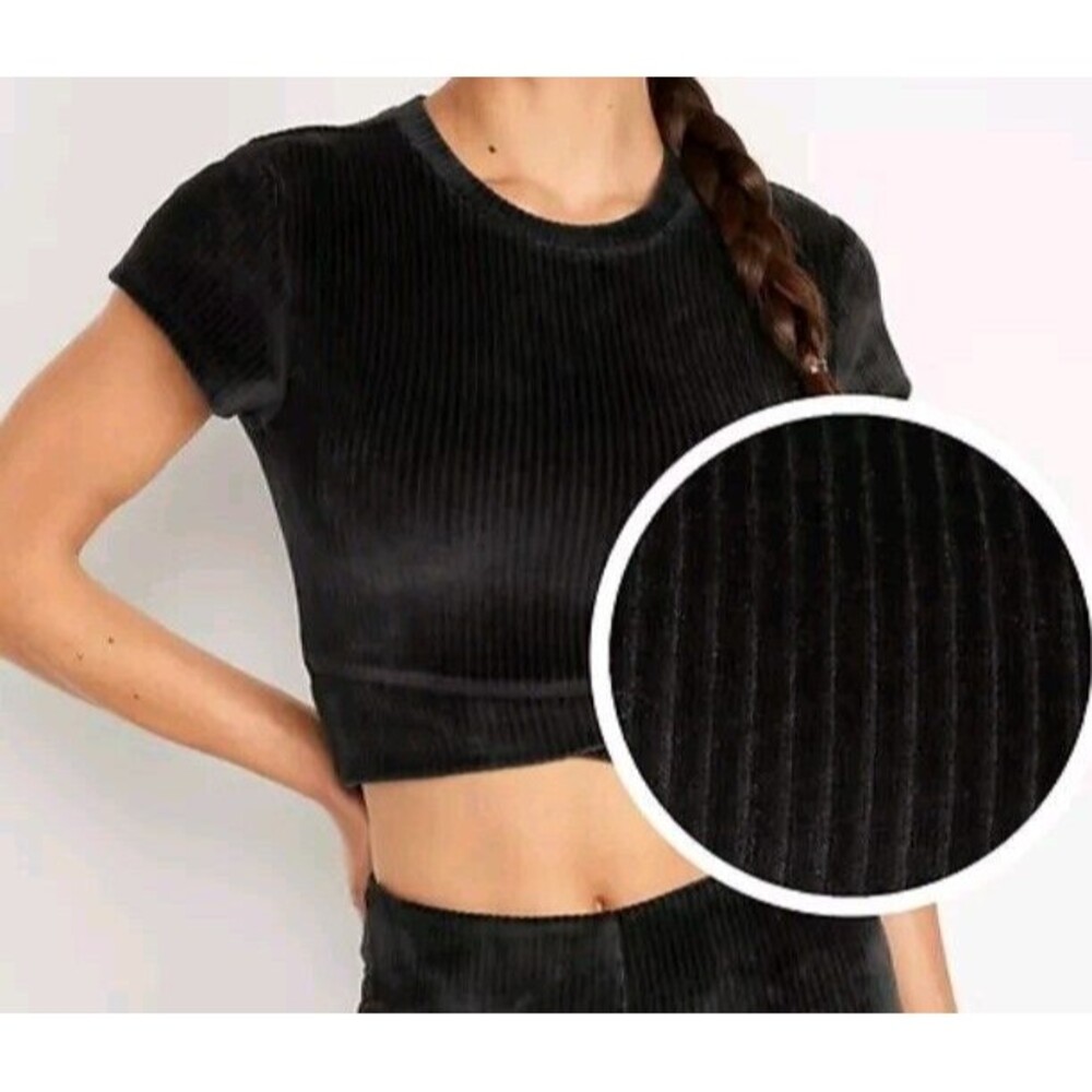 NWT Women's Old Navy Ultra Crop Velour Performance Top Size L Black